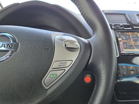 Used 2015 Nissan Leaf SV w/ Premium Package image 20