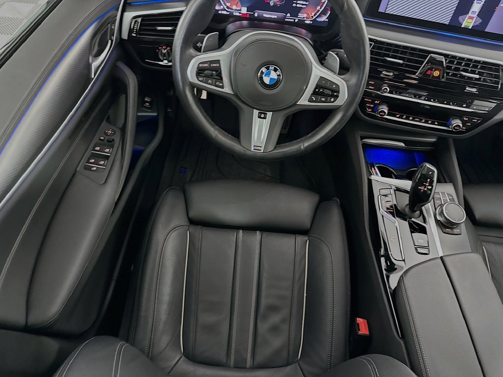 Used 2023 BMW M550i xDrive w/ Shadowloine Package AWD/4WD image 30