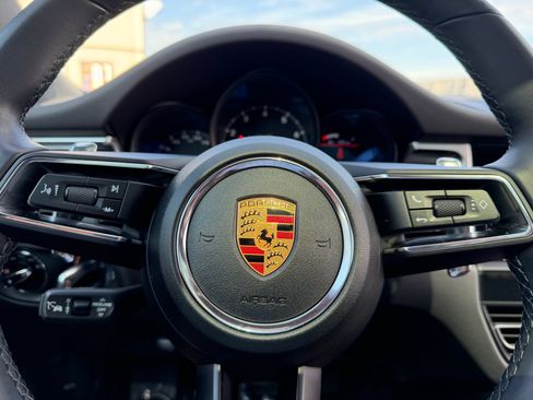 Certified 2023 Porsche Macan AWD/4WD image 32