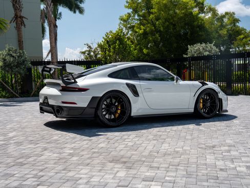 Used 2018 Porsche 911 GT2 RS RWD image 4