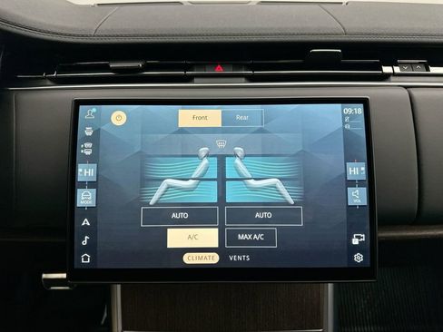 Used 2025 Land Rover Range Rover SE AWD/4WD image 25