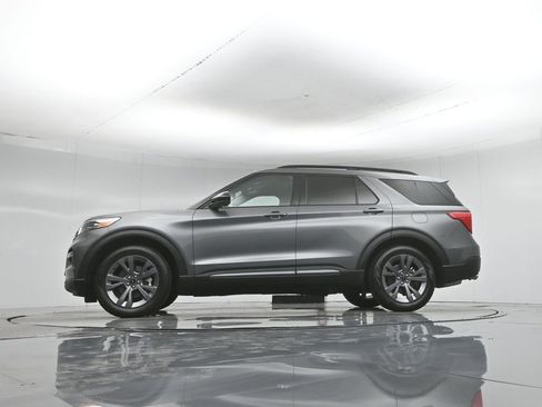 Used 2023 Ford Explorer XLT w/ Equipment Group 202A RWD image 8