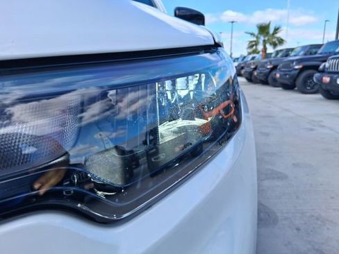 New 2026 Jeep Compass Latitude image 9