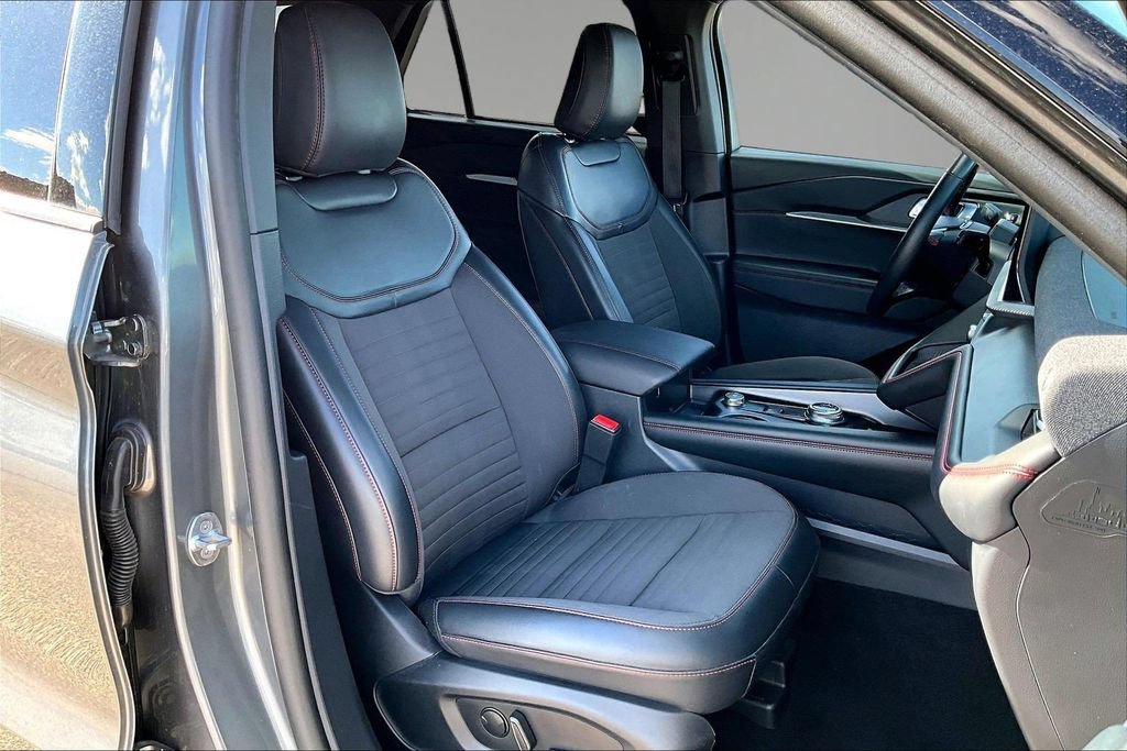 Used 2025 Ford Explorer ST-Line AWD/4WD image 29