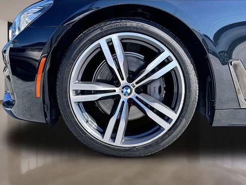 Used 2019 BMW 740i w/ M Sport Package image 32