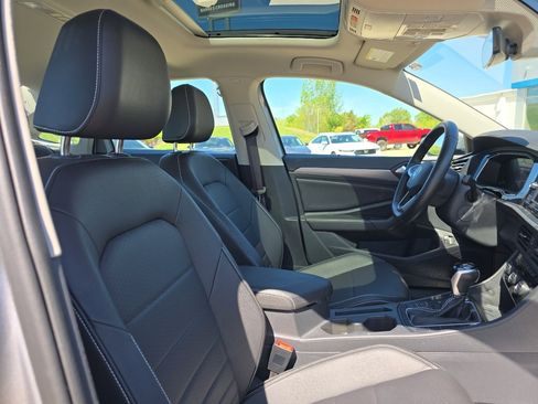 Used 2024 Volkswagen Jetta SE w/ Panoramic Sunroof Package image 14
