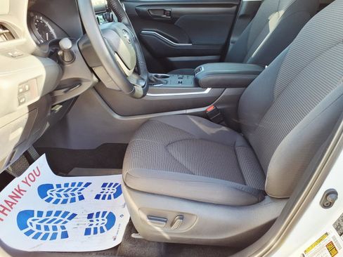 Used 2024 Toyota Highlander LE image 22