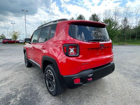 Used 2017 Jeep Renegade Trailhawk w/ Premium Trailhawk Package AWD/4WD image 5