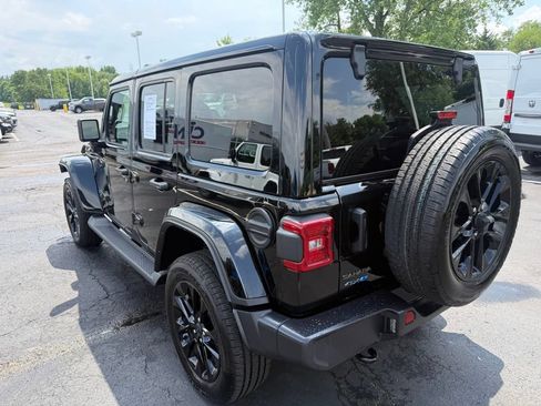 Used 2025 Jeep Wrangler Unlimited Sahara AWD/4WD image 6