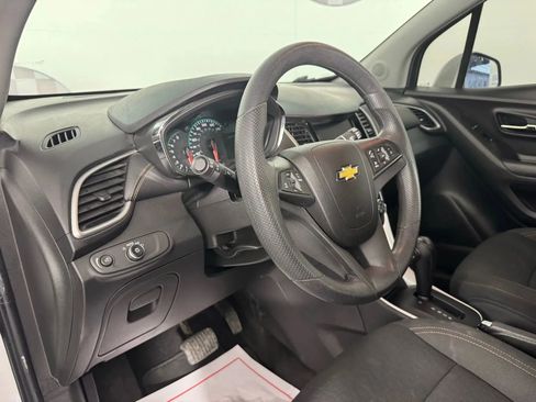 Used 2022 Chevrolet Trax LS w/ Tint and Cruise Package image 10
