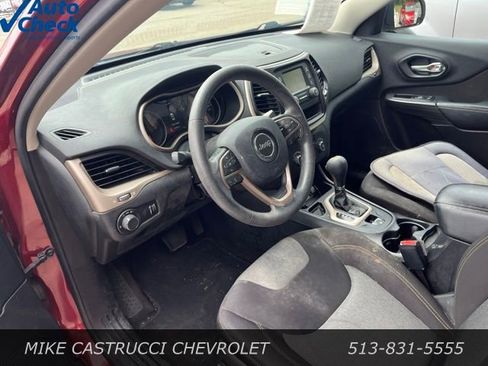 Used 2016 Jeep Cherokee Sport FWD image 7