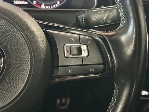 Used 2018 Volkswagen Golf R 4-Door image 30