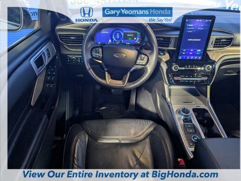 Used 2022 Ford Explorer Platinum w/ Technology Package image 18