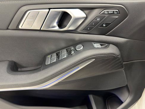 Used 2020 BMW X7 xDrive40i w/ Cold Weather Package AWD/4WD image 15
