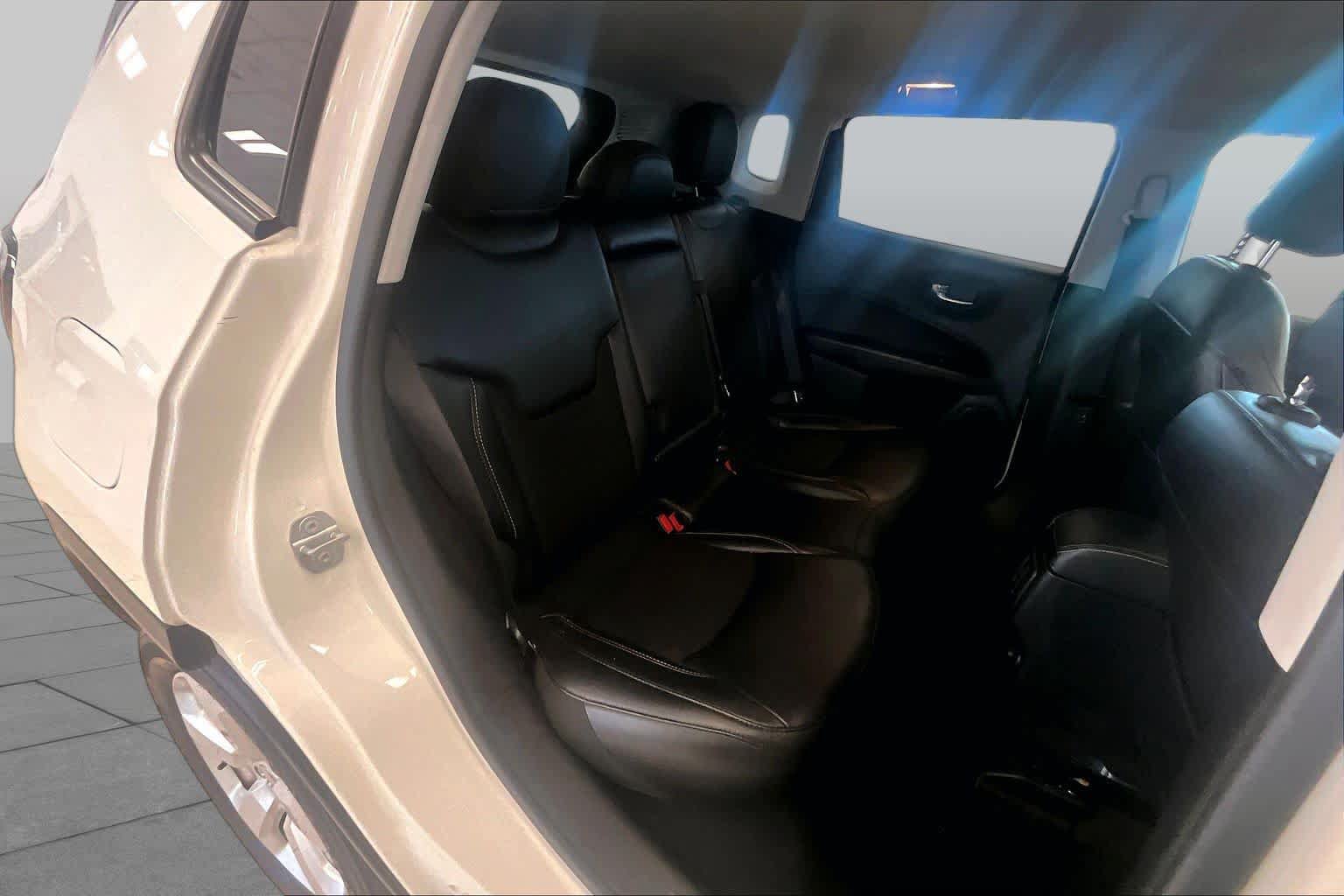 Used 2020 Jeep Compass Latitude FWD image 17