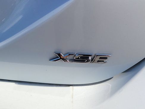 Used 2022 Toyota Camry XSE FWD image 6