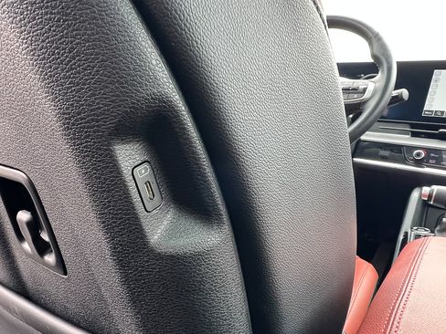 Used 2024 Kia Sportage SX image 31