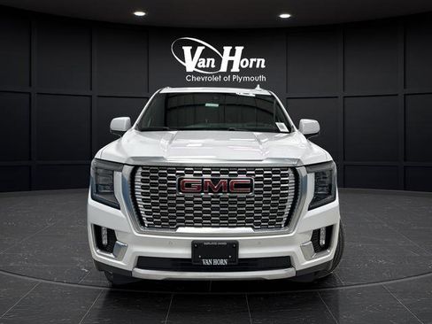 Used 2021 GMC Yukon Denali w/ Denali Premium Package image 8