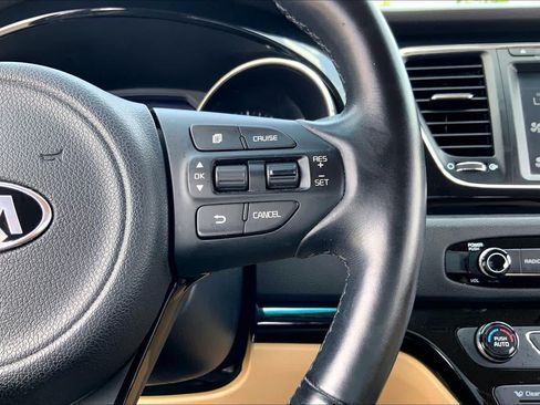 Used 2018 Kia Sedona SX FWD image 24