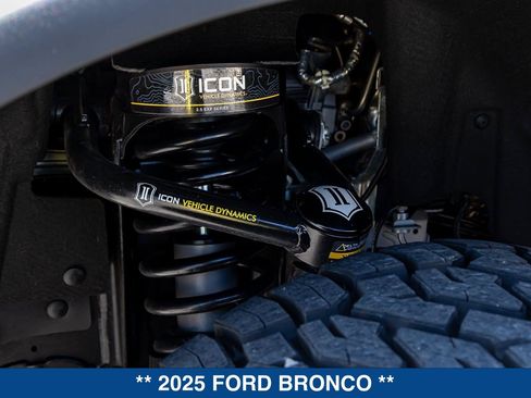 Used 2025 Ford Bronco Badlands AWD/4WD image 19