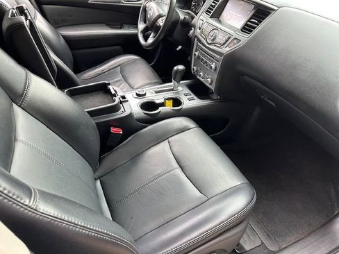Used 2020 Nissan Pathfinder SL image 16