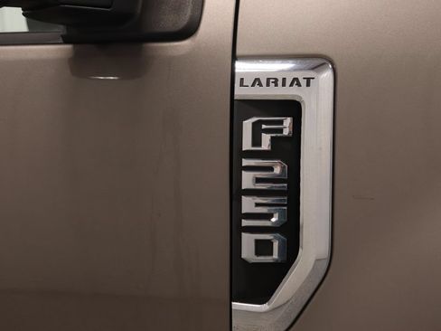Used 2019 Ford F250 Lariat w/ Lariat Ultimate Package AWD/4WD image 32