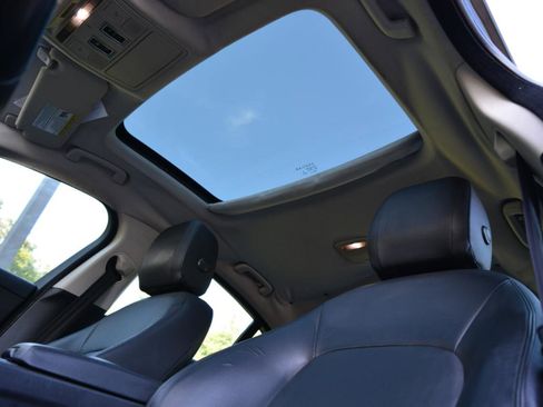 Used 2017 Jaguar XE RWD image 12