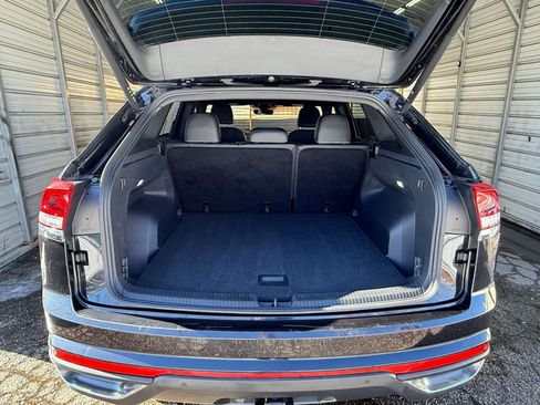 Used 2025 Volkswagen Atlas Cross Sport SE image 32