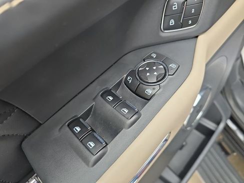 Used 2023 Ford Expedition Max Platinum image 11