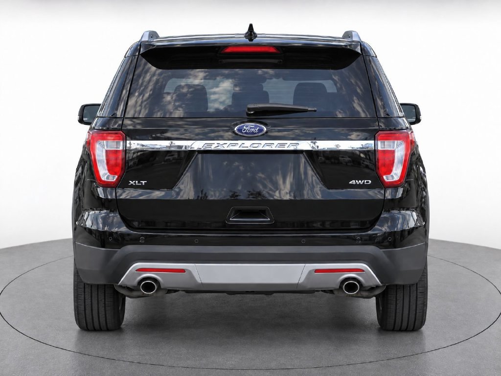 Used 2017 Ford Explorer XLT w/ Equipment Group 202A AWD/4WD image 5
