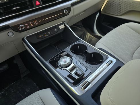 New 2026 Kia Carnival Hybrid FWD image 9