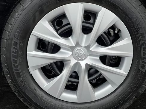 Used 2014 Toyota Corolla LE image 5