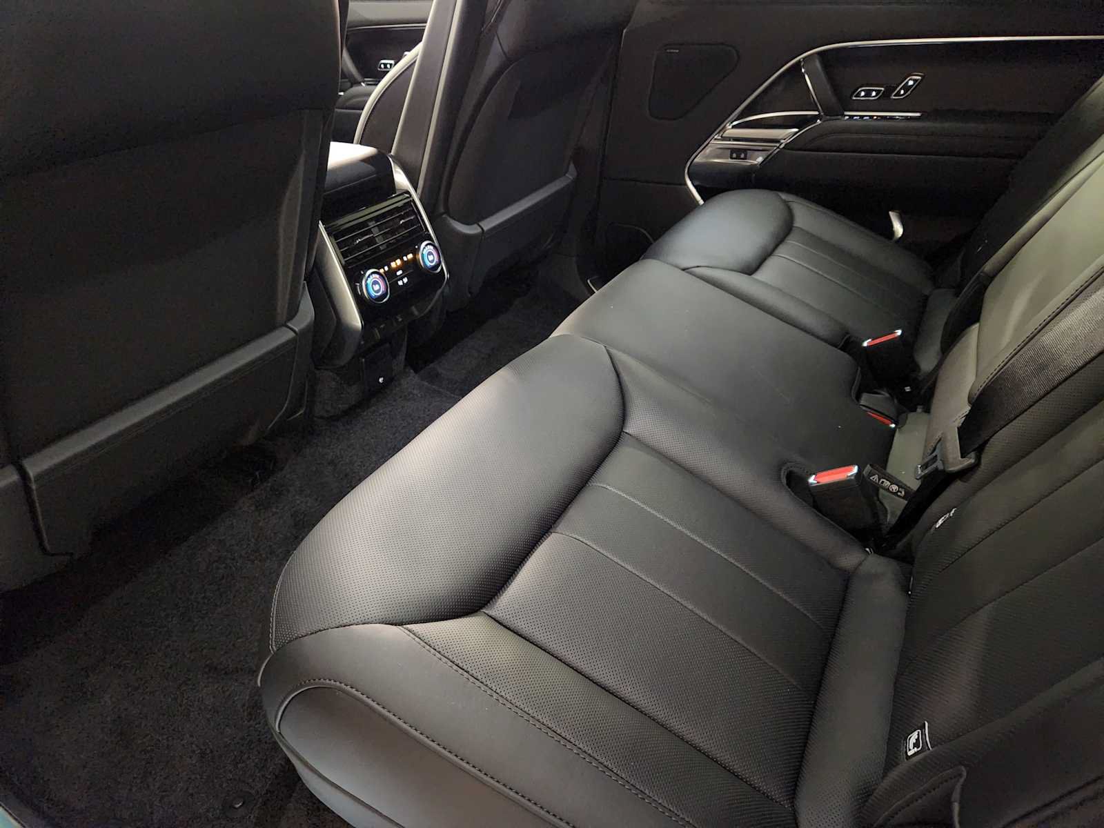 New 2026 Land Rover Range Rover Long Wheelbase SE AWD/4WD image 28