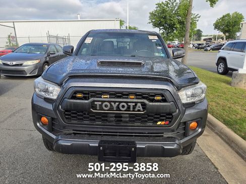 Used 2016 Toyota Tacoma TRD Sport w/ Premium & Technology Package AWD/4WD image 2