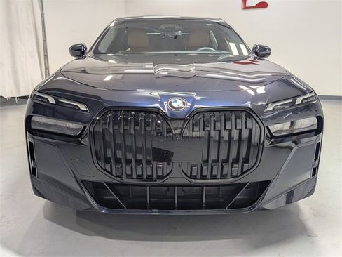 Used 2023 BMW 740i image 23