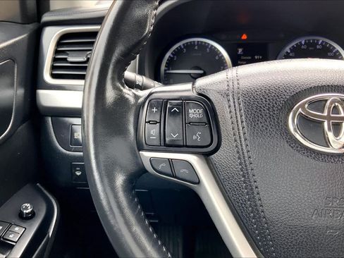 Used 2018 Toyota Highlander SE AWD/4WD image 24
