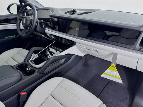 New 2026 Porsche Cayenne Coupe image 31