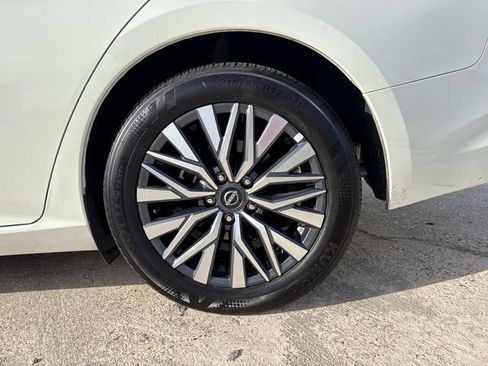Used 2025 Nissan Altima 2.5 SV FWD image 16
