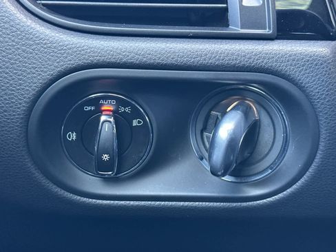 Certified 2025 Porsche Macan image 30