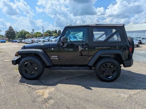 Used 2018 Jeep Wrangler Sport AWD/4WD image 6