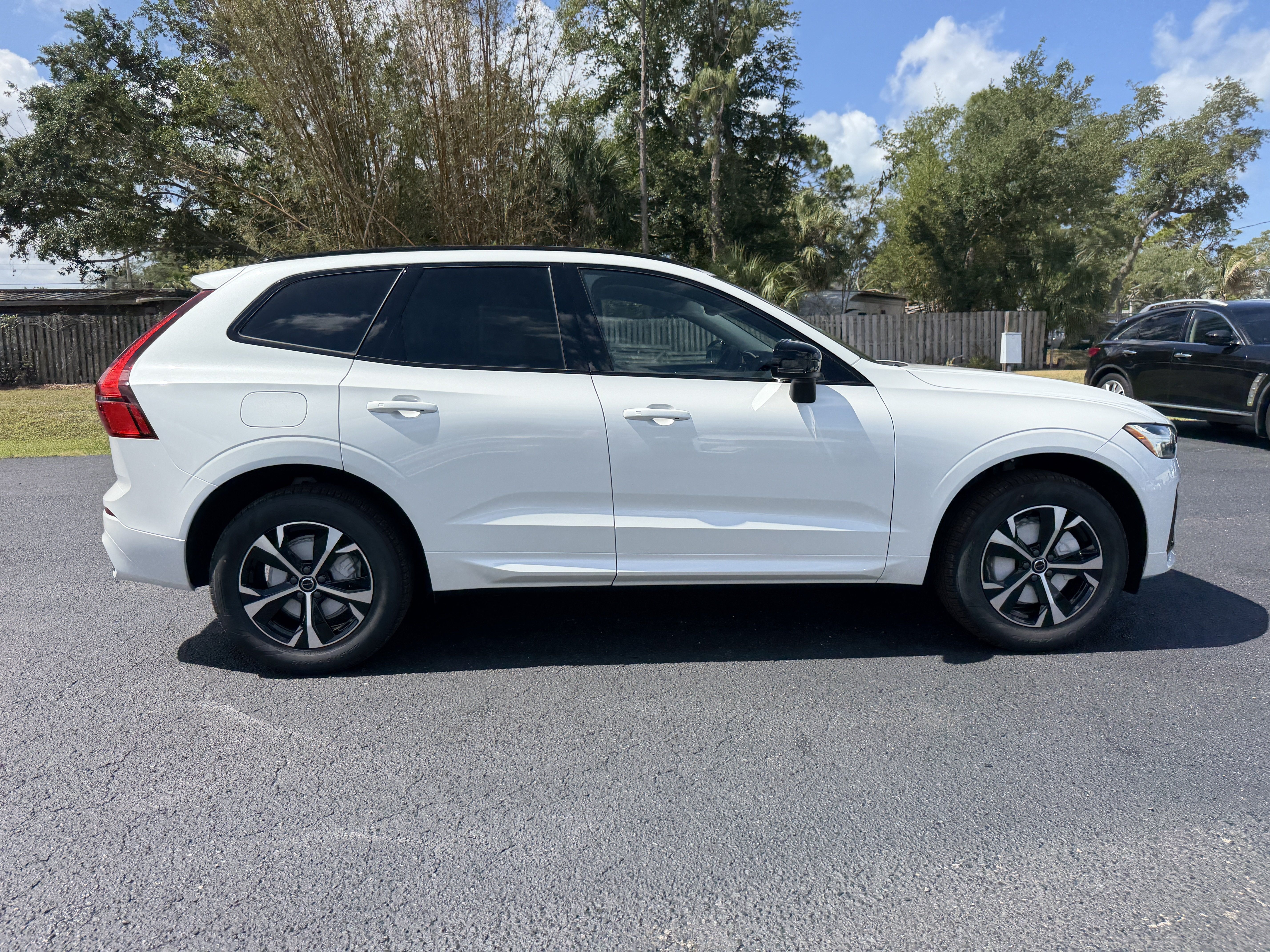 New 2026 Volvo XC60 B5 Core AWD/4WD image 2