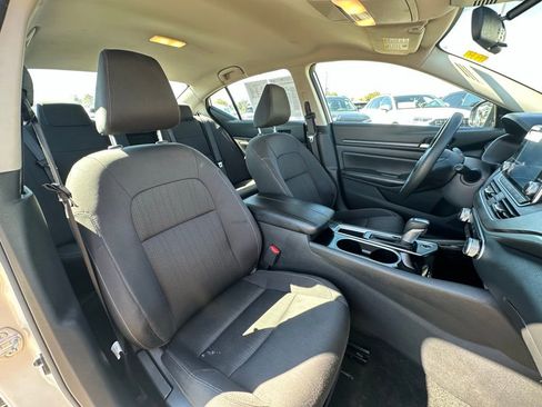 Used 2024 Nissan Altima 2.5 SV image 28