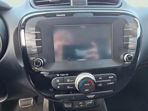 Used 2018 Kia Soul ! FWD image 32