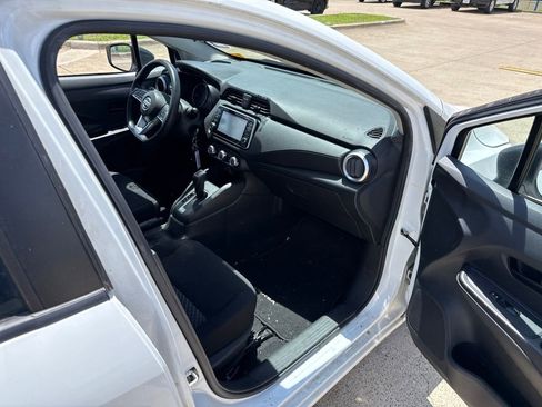 Used 2022 Nissan Versa S FWD image 15
