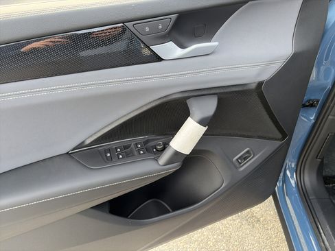 New 2026 Volkswagen Tiguan SE AWD/4WD image 9