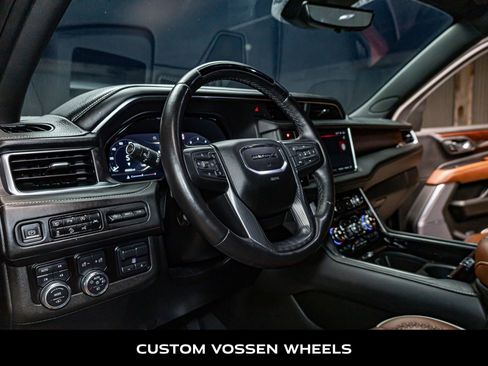 Used 2023 GMC Yukon XL Denali Ultimate image 12