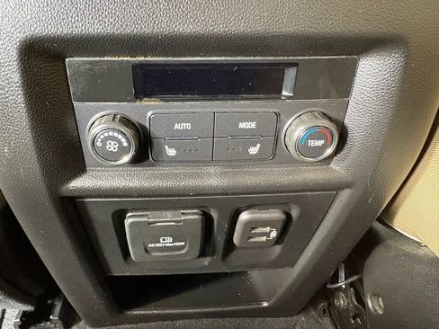 Used 2023 Chevrolet Traverse Premier FWD image 42