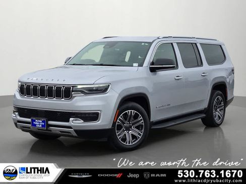 Used 2024 Jeep Wagoneer L Series II w/ Flexible Seating Group AWD/4WD image 1