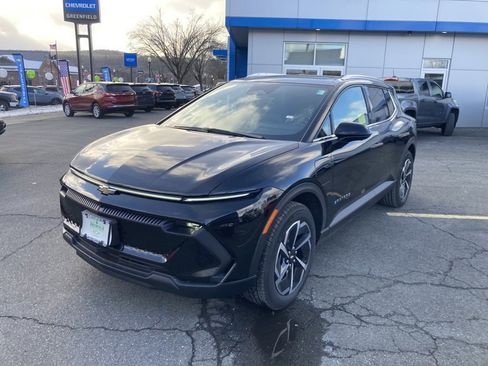 New 2026 Chevrolet Equinox EV LT image 3