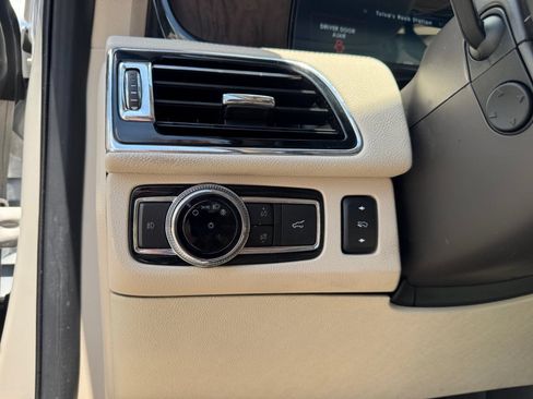 Used 2021 Lincoln Navigator Reserve w/ Luxury Package AWD/4WD image 22